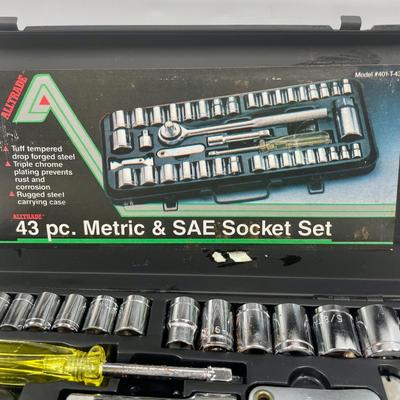 43 Piece SAE and Metric Socket Set
