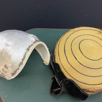 Two Vintage Women's Hats with Hat Box
