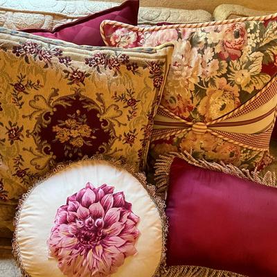 1402 Assorted Floral Throw Pillows
