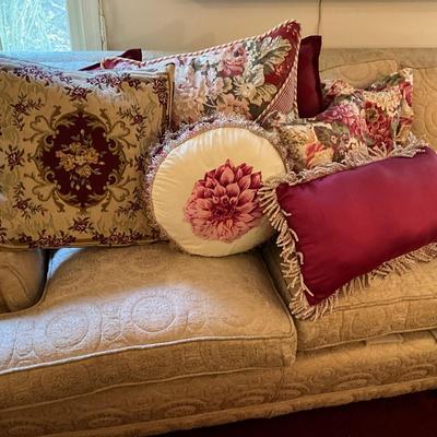 1402 Assorted Floral Throw Pillows