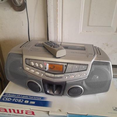 Working Aiwa stereo boom box with remote control AM/FM/ CD player