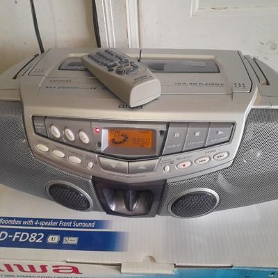 Working Aiwa stereo boom box with remote control AM/FM/ CD player