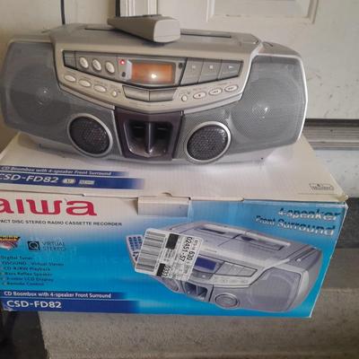 Working Aiwa stereo boom box with remote control AM/FM/ CD player