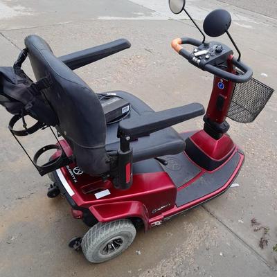 working Electric mobility scooter with battery charger and 3 sets of keys