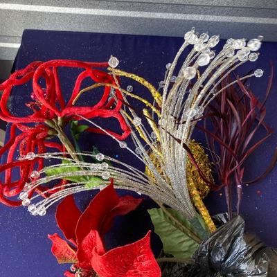 FIBER OPTIC CHRISTMAS COTTAGE AND SPARKLING FOLIAGE