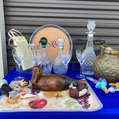 BAR LOT OR WINE LOT, DECANTERS AND OTHER GOODIES