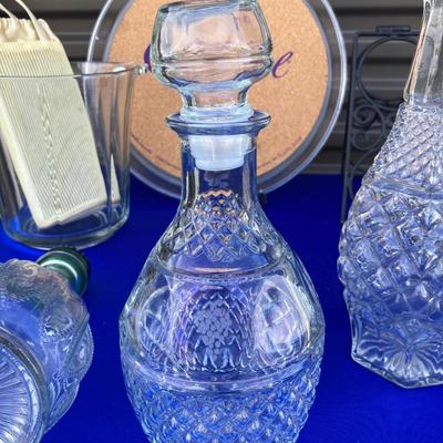 BAR LOT OR WINE LOT, DECANTERS AND OTHER GOODIES
