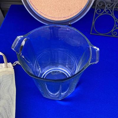 BAR LOT OR WINE LOT, DECANTERS AND OTHER GOODIES