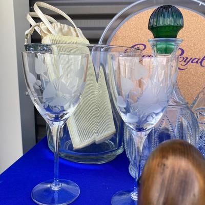 BAR LOT OR WINE LOT, DECANTERS AND OTHER GOODIES