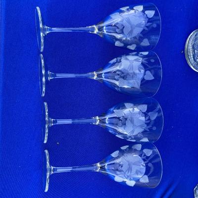 BAR LOT OR WINE LOT, DECANTERS AND OTHER GOODIES