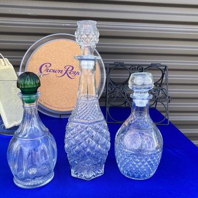 BAR LOT OR WINE LOT, DECANTERS AND OTHER GOODIES