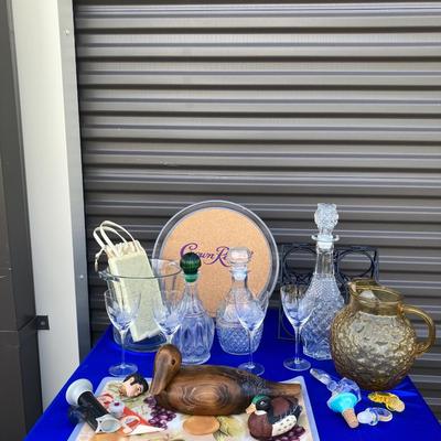 BAR LOT OR WINE LOT, DECANTERS AND OTHER GOODIES