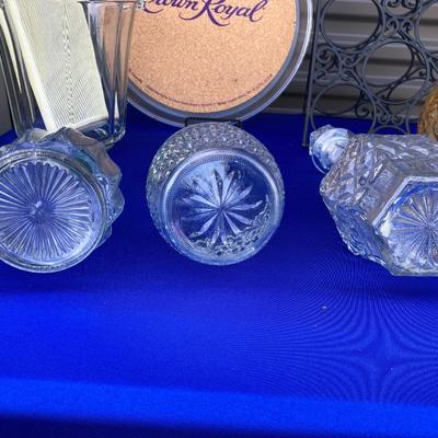 BAR LOT OR WINE LOT, DECANTERS AND OTHER GOODIES