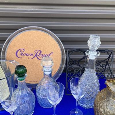 BAR LOT OR WINE LOT, DECANTERS AND OTHER GOODIES