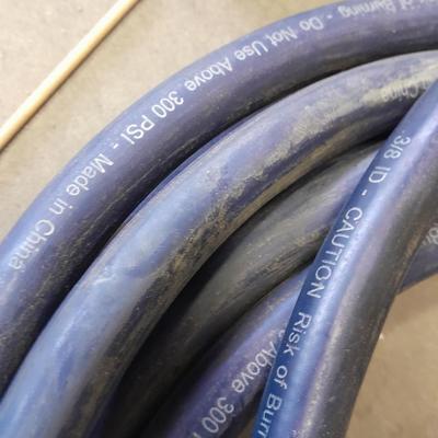 Air compressor hoses, attachments, and other pneumatic items