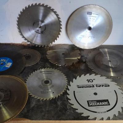 Variety of different sized saw blades