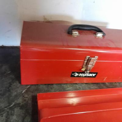 Metal Husky 2 toolbox with tray insert