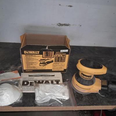 Dewalt electric Random Orbit Palm sander with original box
