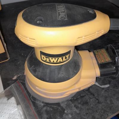 Dewalt electric Random Orbit Palm sander with original box