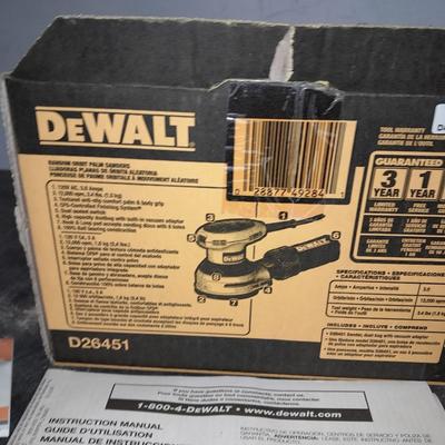 Dewalt electric Random Orbit Palm sander with original box