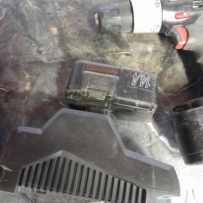 Craftsman 19,2 volt battery pack with Craftsman 3/8 in Drill 19.2 volts