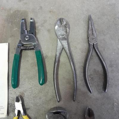 Craftsman multi meter with an assortment of wire snips and cutters