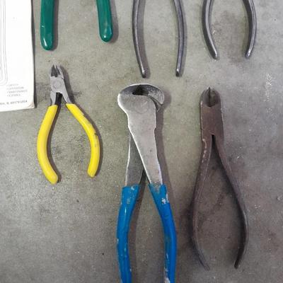 Craftsman multi meter with an assortment of wire snips and cutters