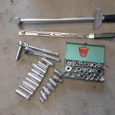 A bunch of different sockets and a torque wrench