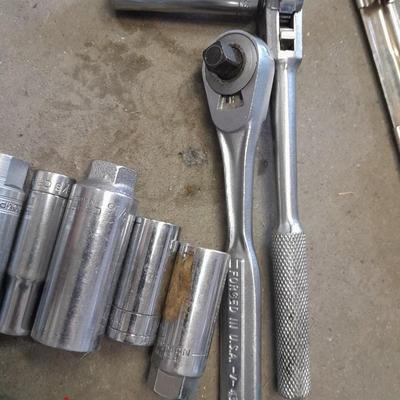 A bunch of different sockets and a torque wrench
