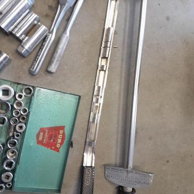 A bunch of different sockets and a torque wrench