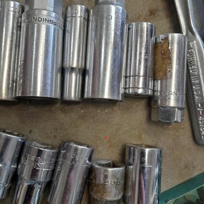 A bunch of different sockets and a torque wrench