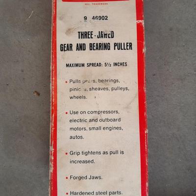 Craftsman gear and bearing pullers