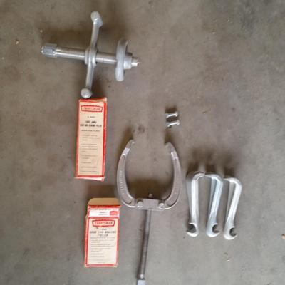 Craftsman gear and bearing pullers