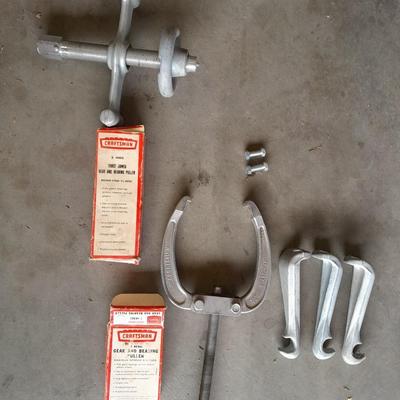 Craftsman gear and bearing pullers