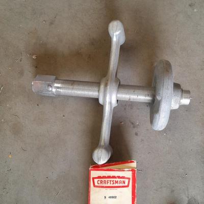 Craftsman gear and bearing pullers