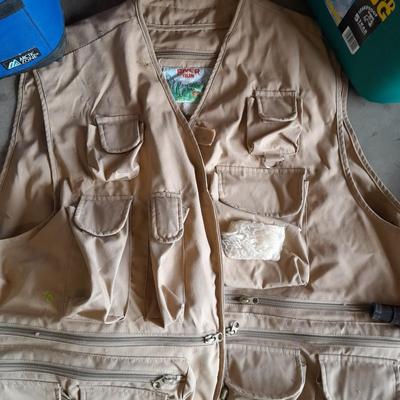 FISHING - River run XXL fishing vest, cooler, drink cooler and rod holders