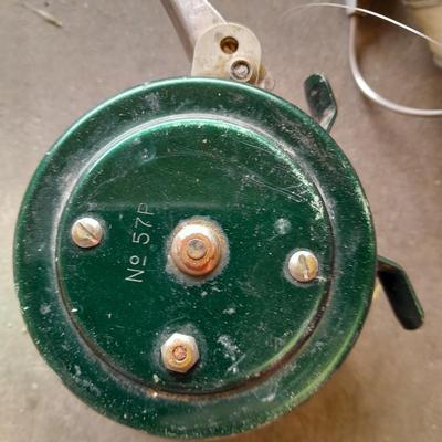 FISHING - Fishing pole reels