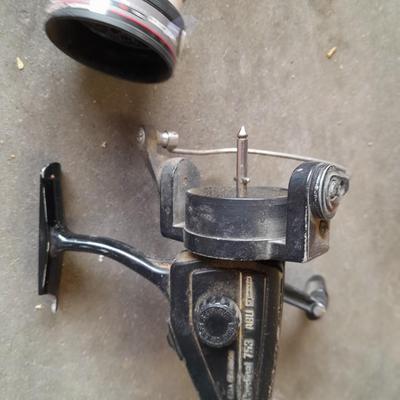 FISHING - Fishing pole reels