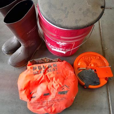 FISHING- Rubber boots size 9,5/ 10 bucket with seat and polar seat cushion