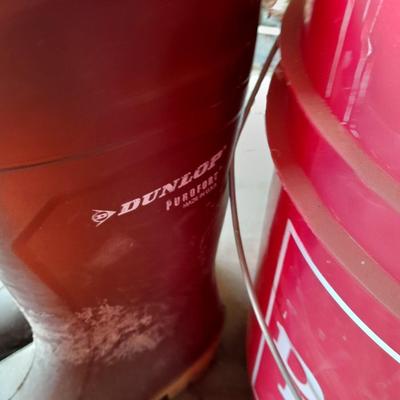 FISHING- Rubber boots size 9,5/ 10 bucket with seat and polar seat cushion