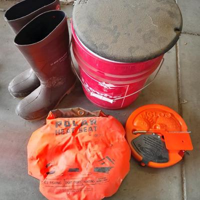 FISHING- Rubber boots size 9,5/ 10 bucket with seat and polar seat cushion