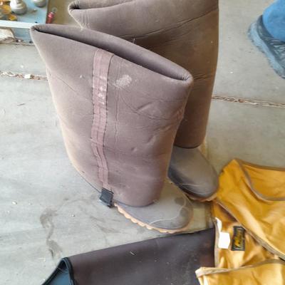 FISHING - Fishing vest, waders and boots