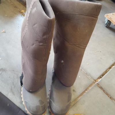 FISHING - Fishing vest, waders and boots