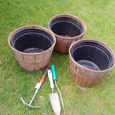 Three flowerpots a small hand shovel, weed puller and rake