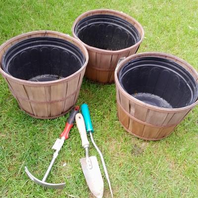 Three flowerpots a small hand shovel, weed puller and rake