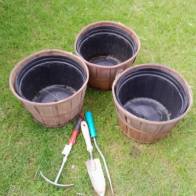 Three flowerpots a small hand shovel, weed puller and rake