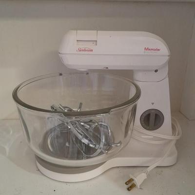 Electronic Sunbeam Mixmaster with two sets of beaters and a mixing bowl