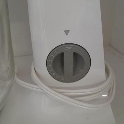 Electronic Sunbeam Mixmaster with two sets of beaters and a mixing bowl