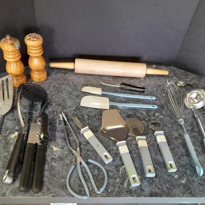 Kitchen utensils, perfect for home, or the camper!