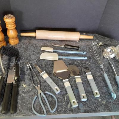 Kitchen utensils, perfect for home, or the camper!